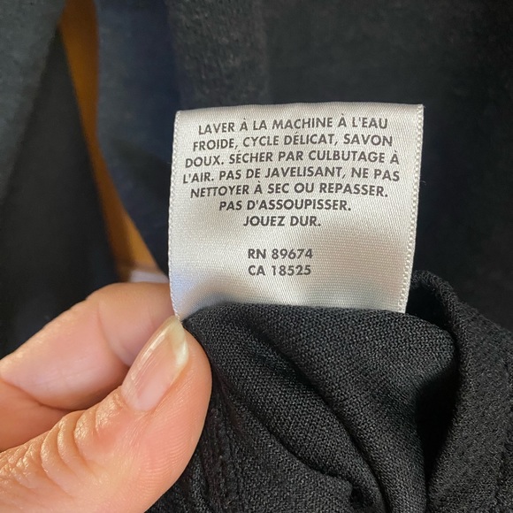 EUC Mountain Hardware Men's black 1/4 Zip black base layer top - Picture 9 of 10